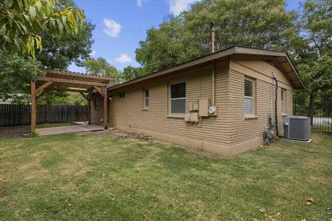 Building Photo - 7604 Robalo Rd