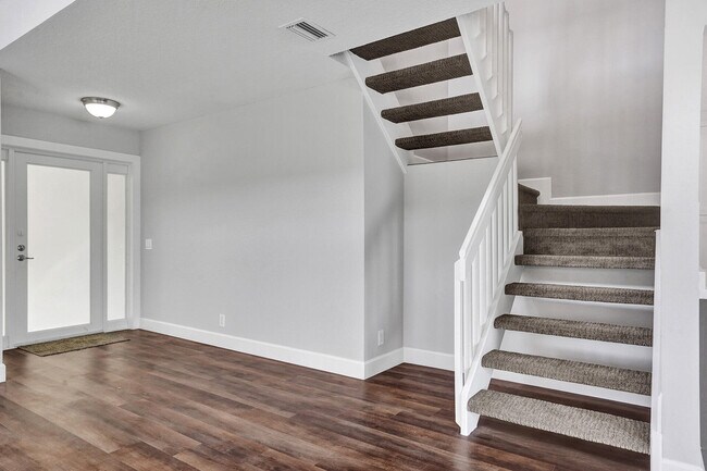 Building Photo - 9821 NW 5th Pl