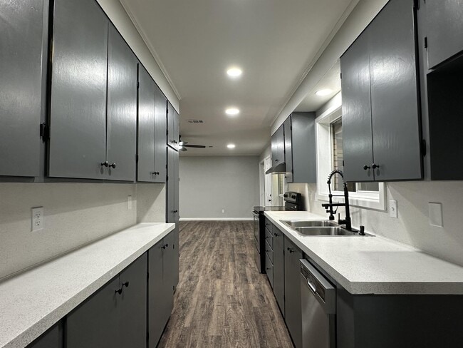 Building Photo - 7 Stanford Dr