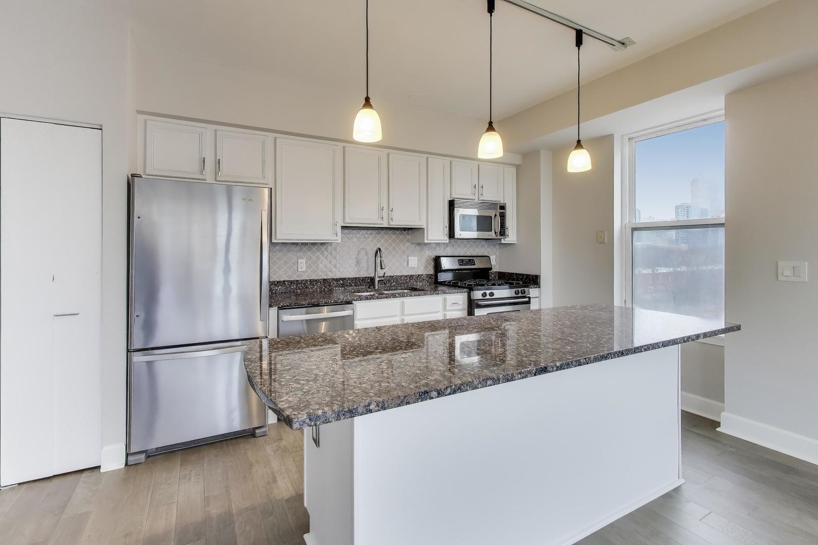 Building Photo - 5 E 14th Pl