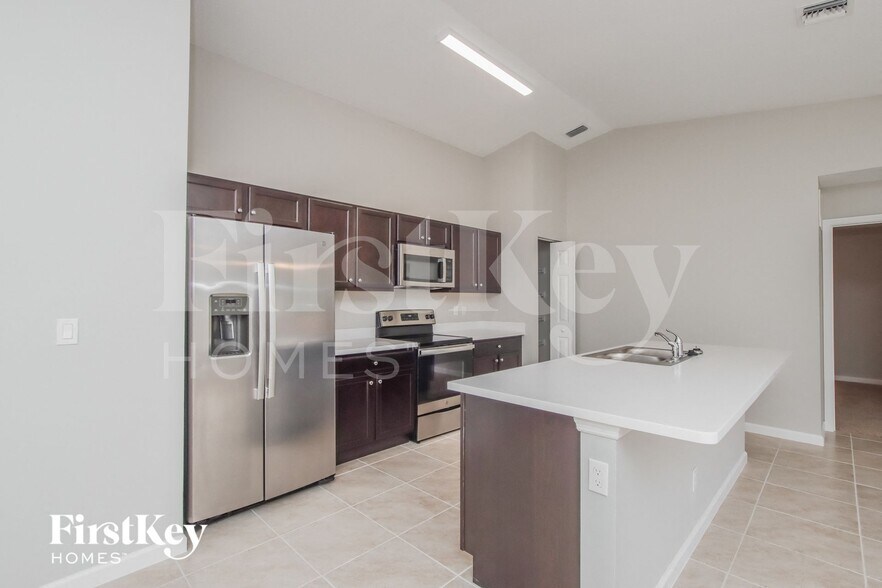 Building Photo - 811 Andrew St SE