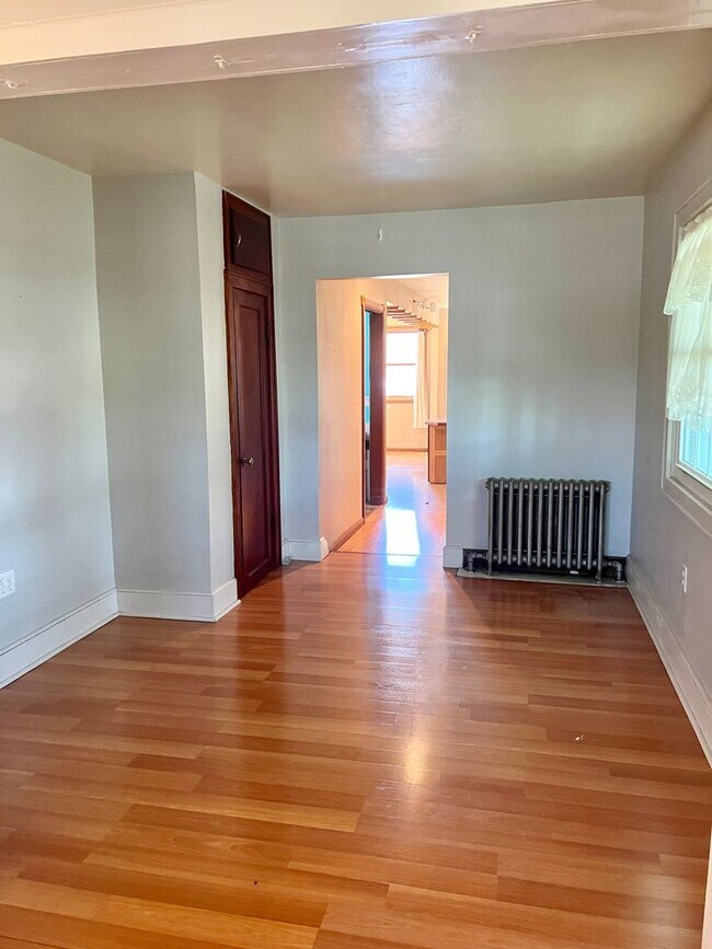 Building Photo - Country living! 1st floor laundry 3+ car garage with work shop