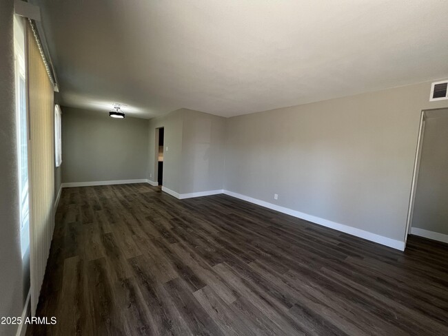 Building Photo - 3336 W Turney Ave