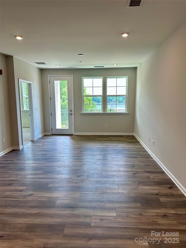 Building Photo - 4455 Reed Crk Dr
