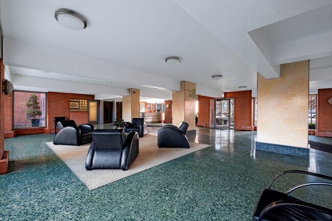 Building Photo - 5040 N Marine Dr
