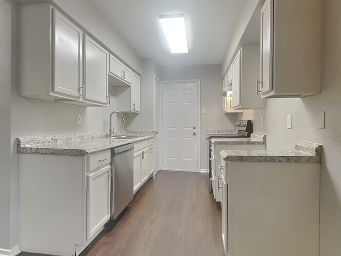 Building Photo - 1401 Wisteria Way