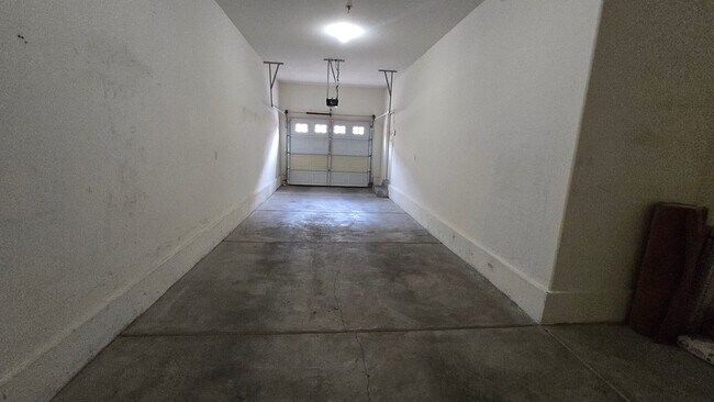 Building Photo - 3975 N Hualapai Way