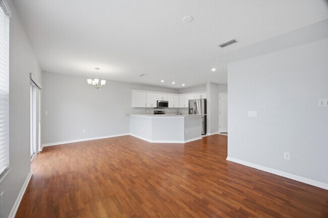 Building Photo - Villages of Bloomingdale