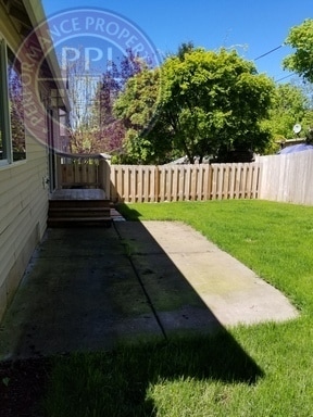 Building Photo - Single Level Family Home in Sandy.  New Carpet & LVT  Flooring Pets Welcome