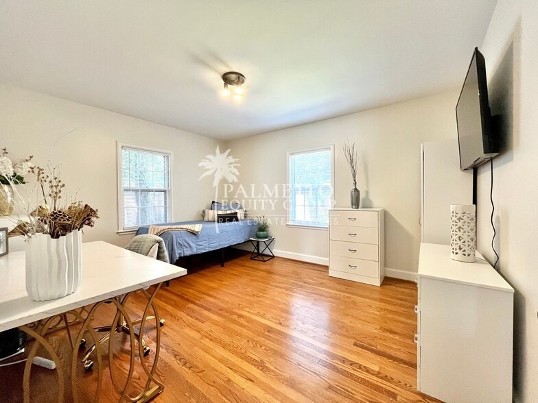 Building Photo - 1132 W Northwood St