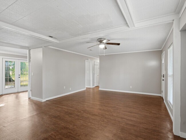 Building Photo - 108 Hillside Rd SW