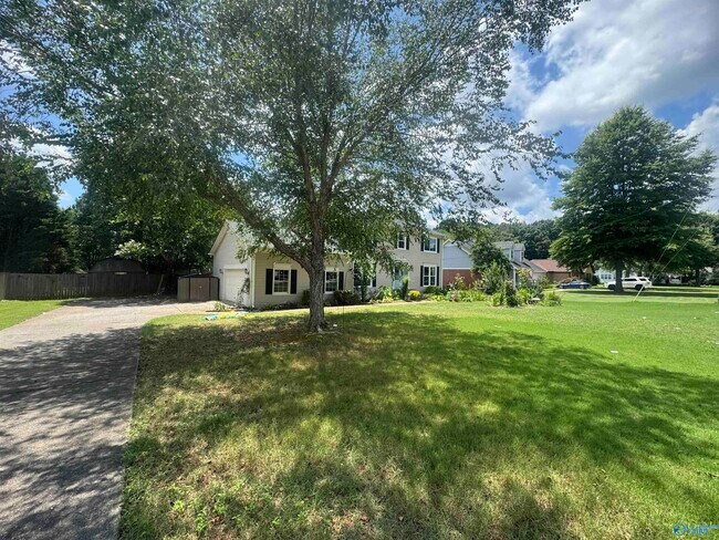 Building Photo - 915 Highland Dr