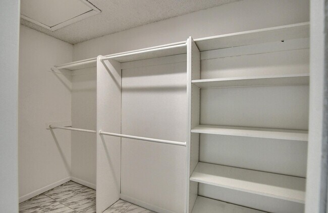 Building Photo - 224 Capri E