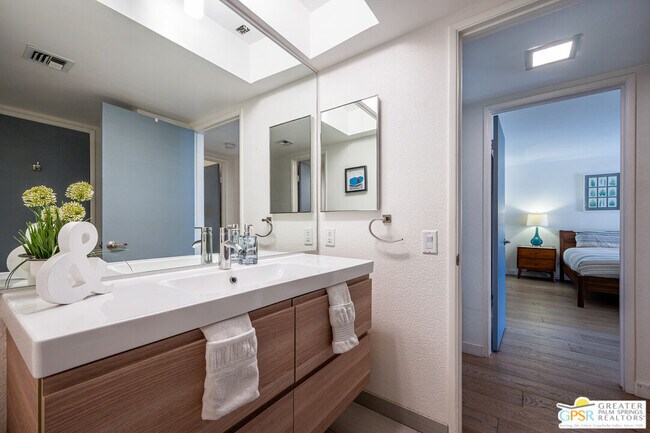 Building Photo - 2094 Normandy Ct