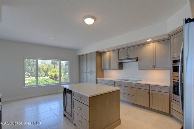 Building Photo - 1465 S Harbor City Blvd