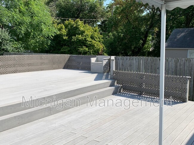 Building Photo - 7428 Deering St