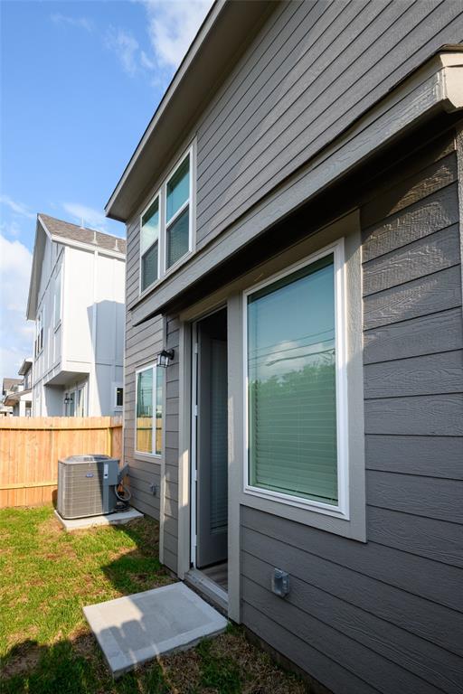 Building Photo - 9918 Storehouse Dr