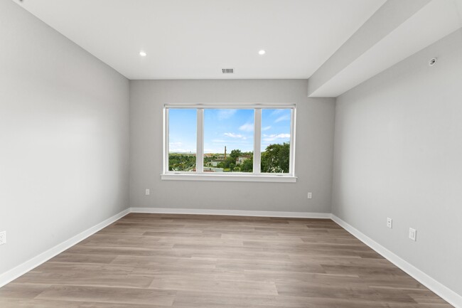 Building Photo - 475 Communipaw Ave