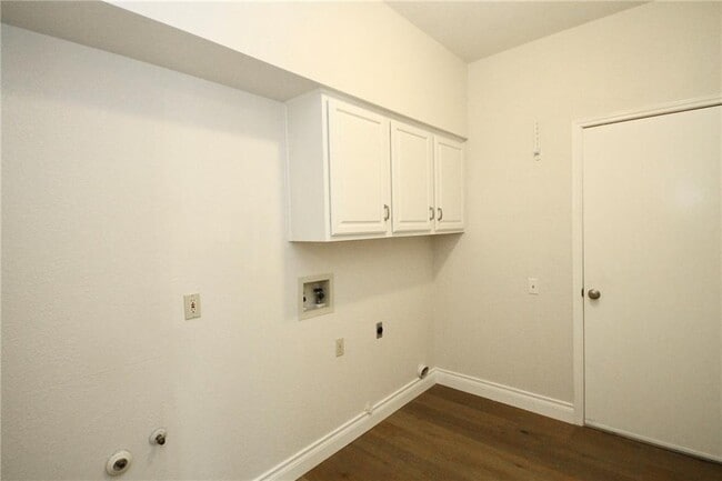 Building Photo - 8910 Marybank Dr