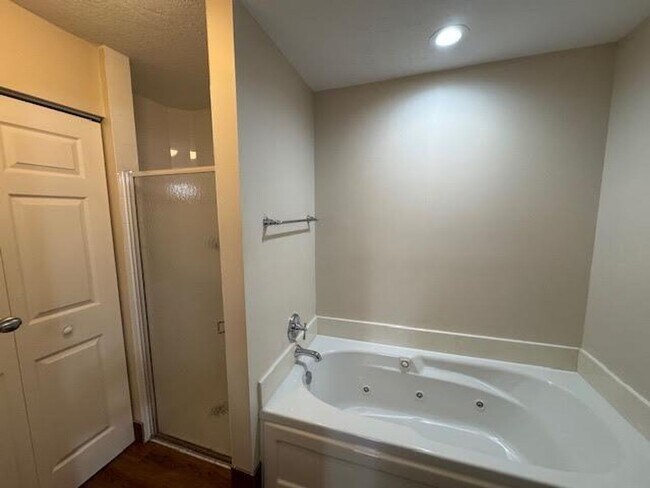 Building Photo - 3228 Jog Park Dr