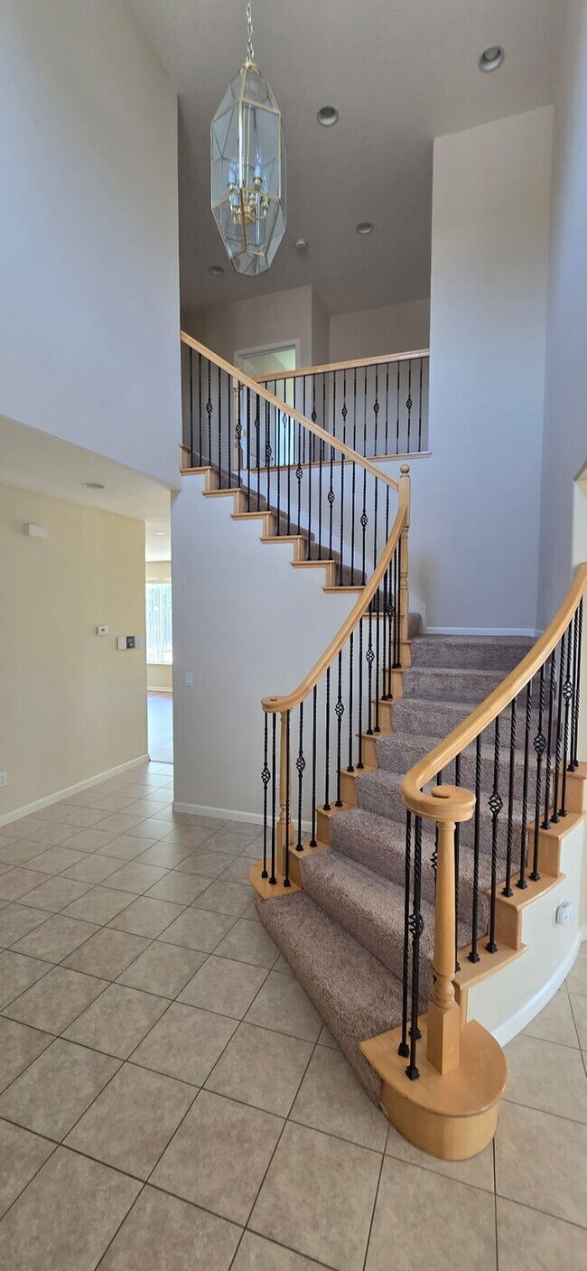 Building Photo - Tracy, Beautiful Home in Award Winning Jef...