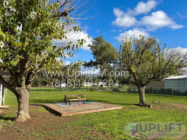 Building Photo - 1831 Lilac Rd