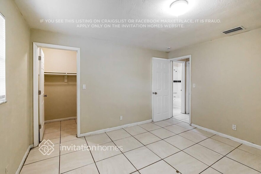 Building Photo - 1380 SW 26th Terrace