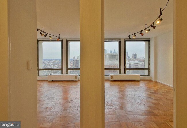 Building Photo - 200 Locust St