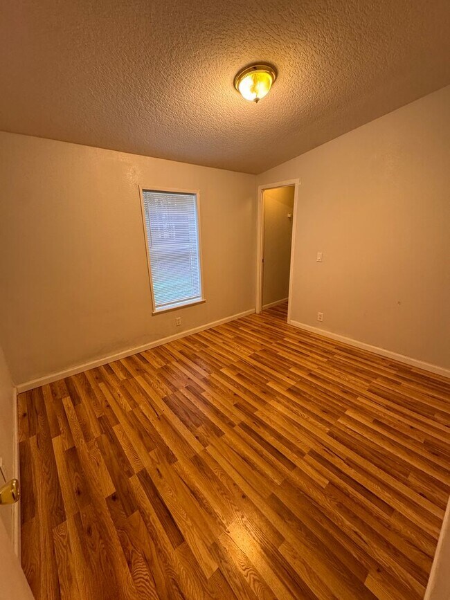 Building Photo - 4 BR/2 BA Rural Retreat Near Battle Ground with Master Suite & Large Yard