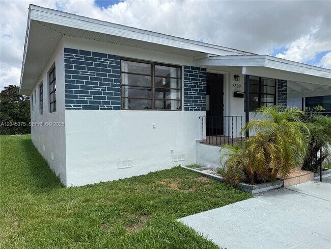 Building Photo - 3500 SW 87th Pl