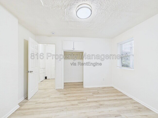 Building Photo - 6711 Agnes Ave