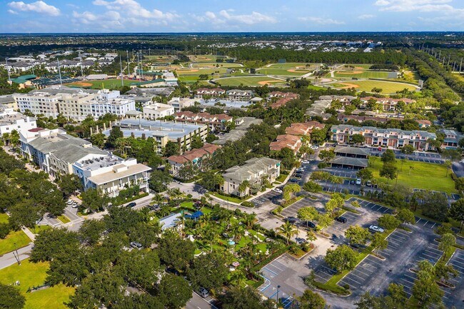 Building Photo - 1203 Town Center Dr