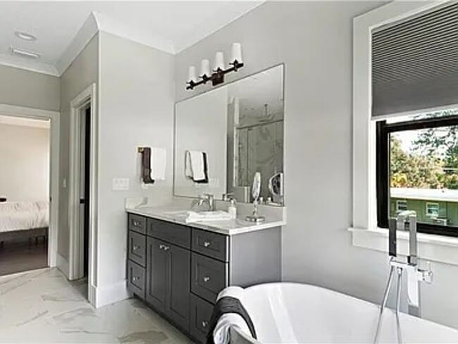 Building Photo - Exquisite 4-Bed, 5.5-Bath Executive Retrea...