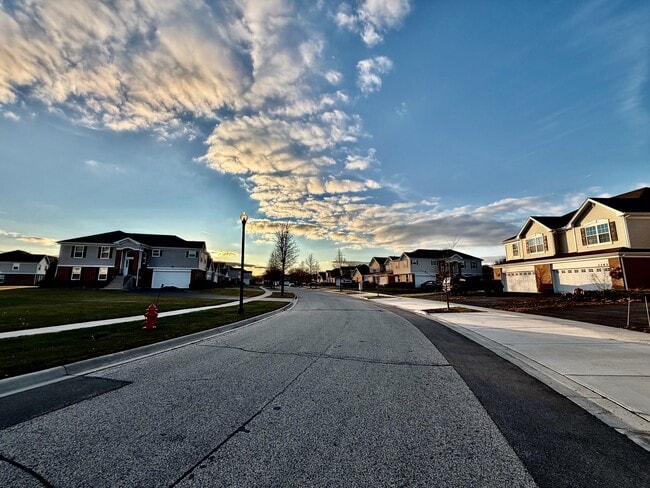 Building Photo - 1327 Draper Rd