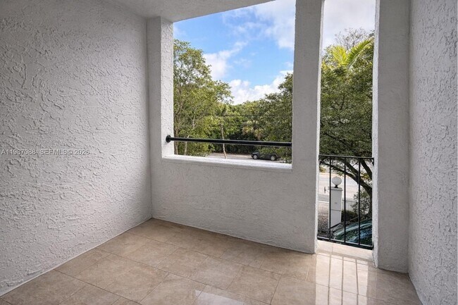 Building Photo - 1660 NE 135th St