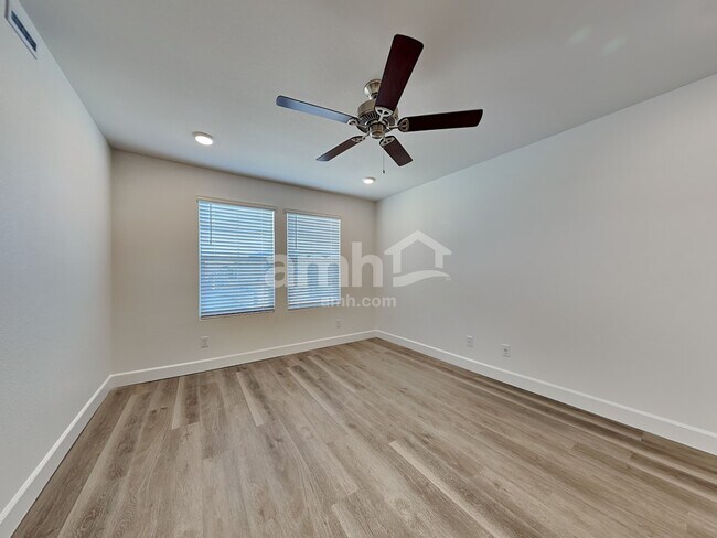 Building Photo - 9230 River Owl Ct