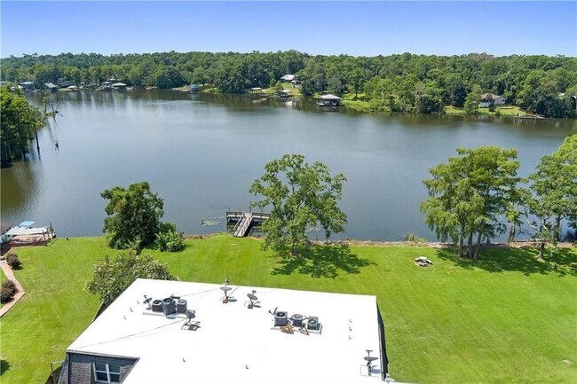 Building Photo - 337 Riverbend Dr