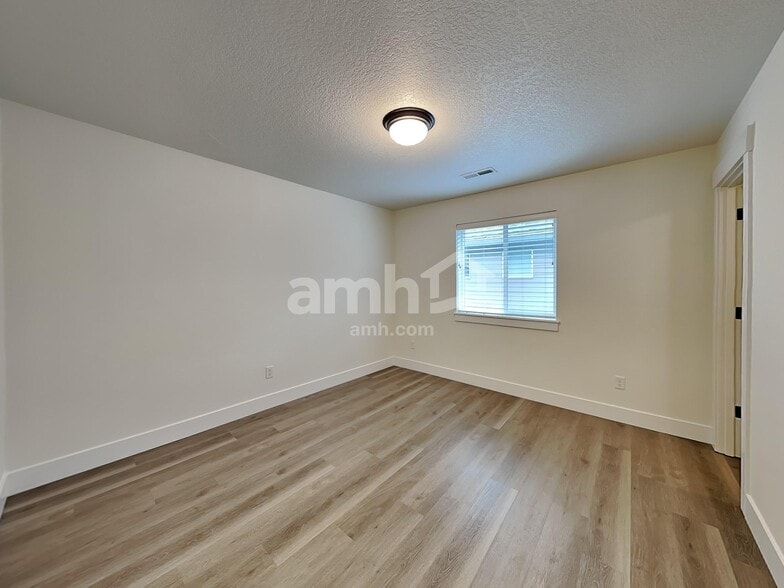 Building Photo - 7029 S 11th St