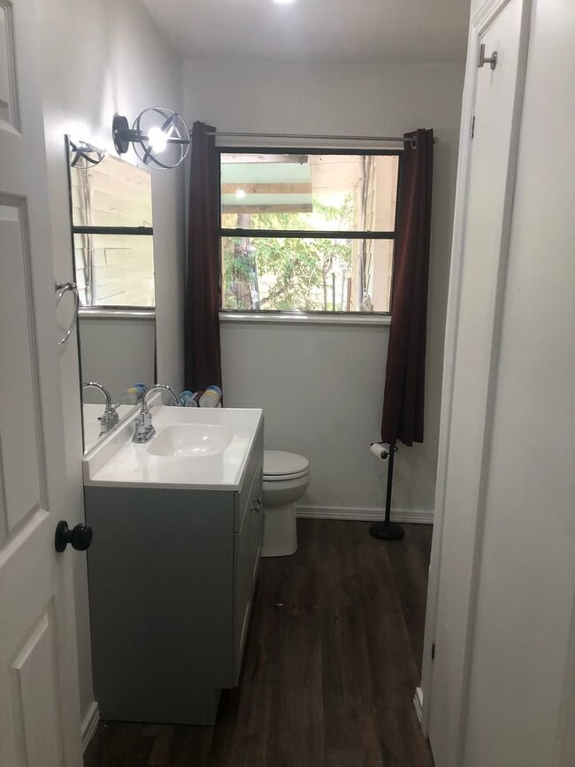 Building Photo - Cute 3 Bedroom House in Longview ISD