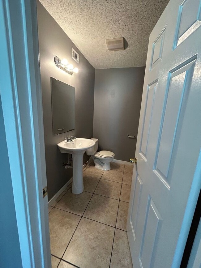 Building Photo - Charming 2 bedroom townhome in The Arbor @...