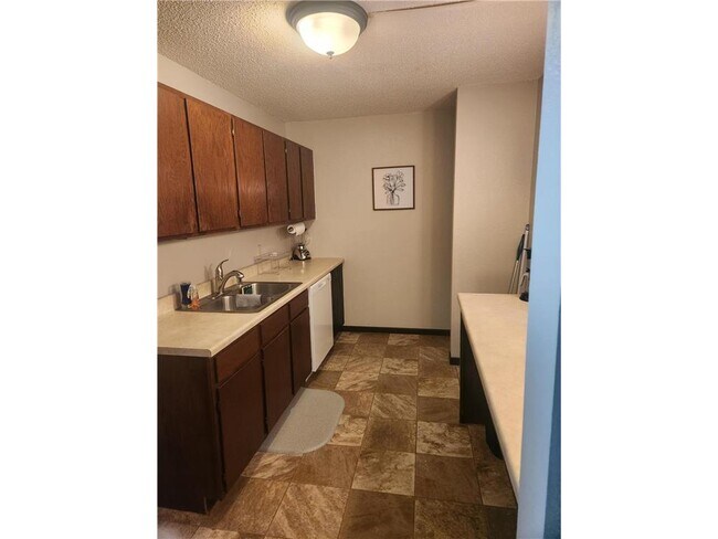 Building Photo - 812 Hills Ave