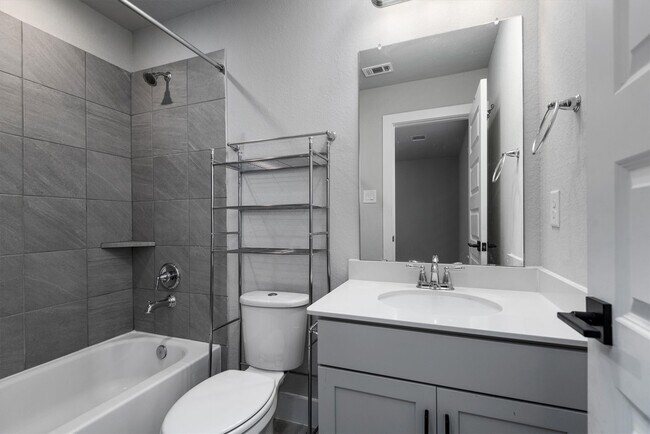 Building Photo - 17828 Hanson Ridge Dr