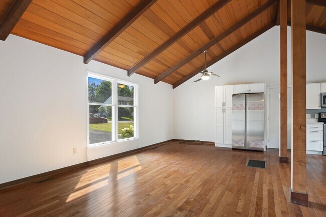 Building Photo - 1602 Westover Dr