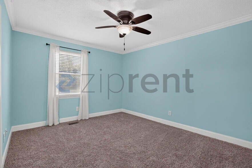 Building Photo - Unit