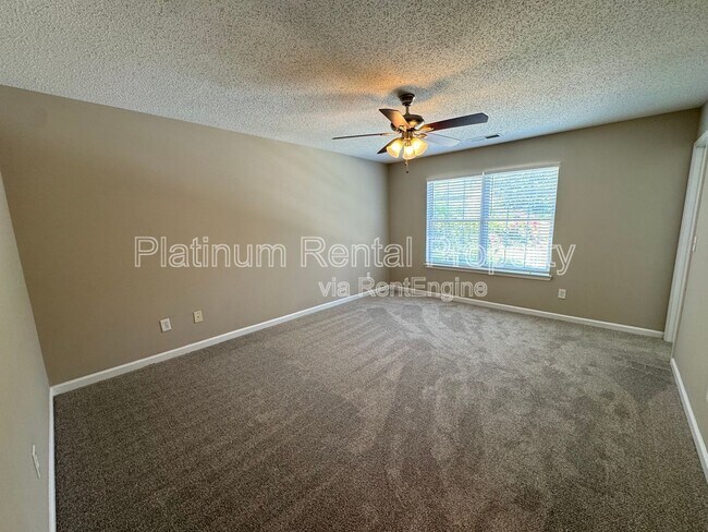 Building Photo - 4885 Robinson Square Dr