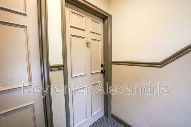 Building Photo - 206 N George Mason Dr