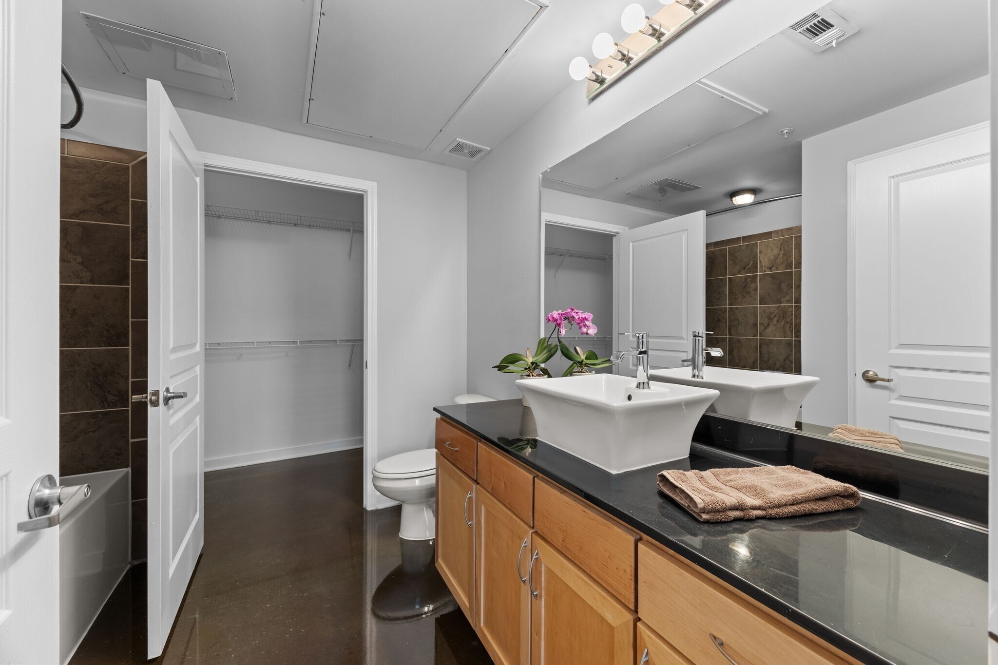 Building Photo - 3000 Vanderbilt Pl