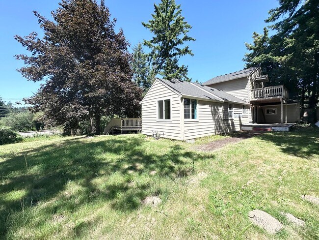 Building Photo - Gorgeous 3 Bed 2 Bath w/ Brand New Deck Patio Home in Cedar Hills! MOVE IN SPECIAL!