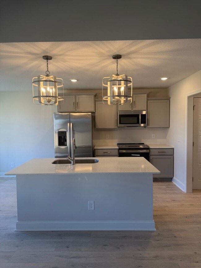 Building Photo - Brand New Three Bedroom