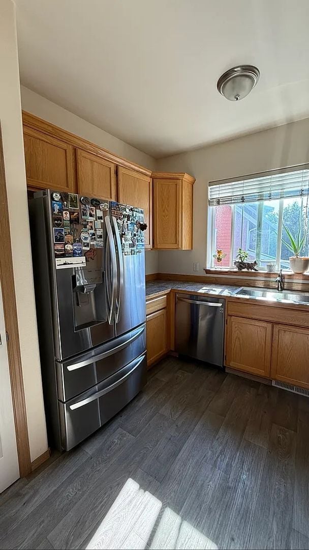 Building Photo - Spacious 3 Bedroom, 3 Bath End-Unit Condo – Parkview Village, Lynnwood